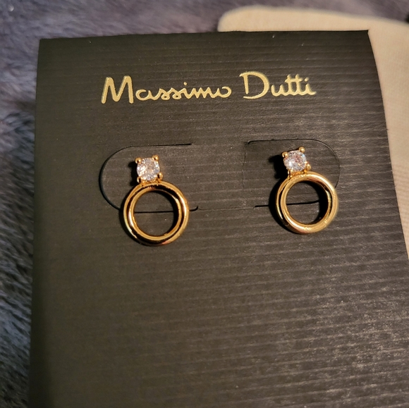 **** SOLD ***** Massimo Dutti Earrings Brand New with bag - Picture 2 of 8